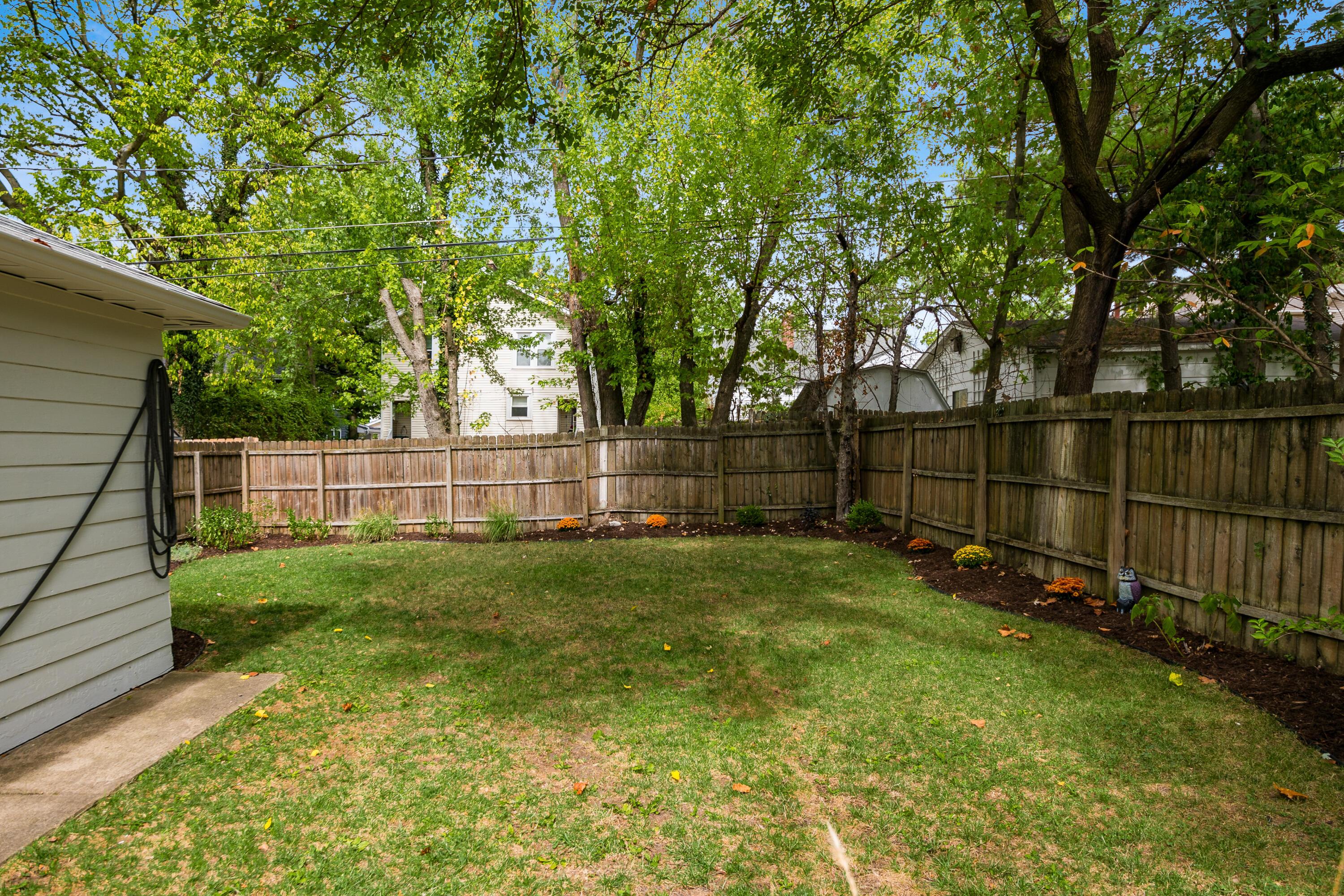 186 East Pacemont Road Columbus, OH 43202 - Photo 15 of 39 186 E Pacemont backyard
