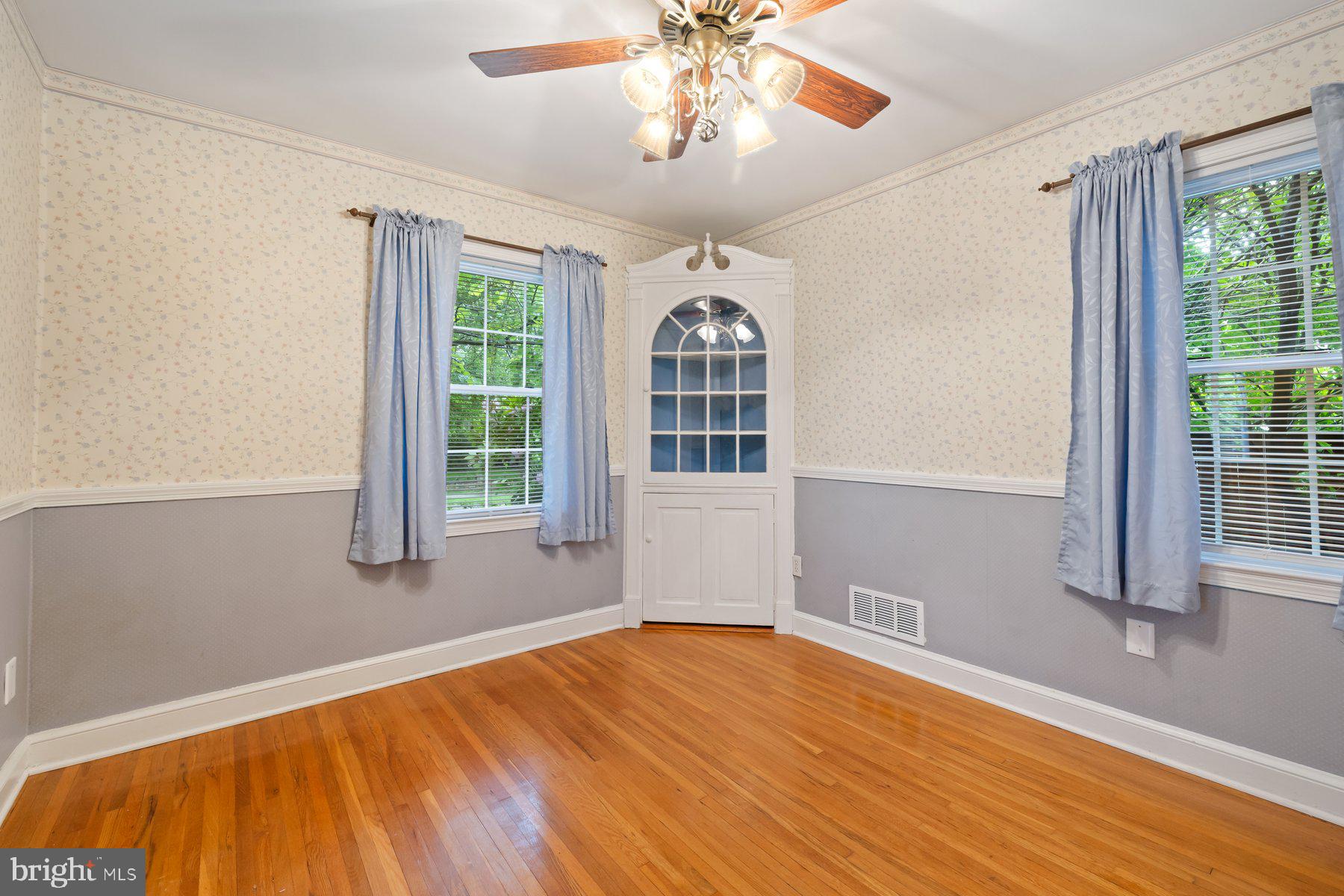 10402 Hayes Avenue Silver Spring, MD 20902 - Photo 6 of 45 Dining room