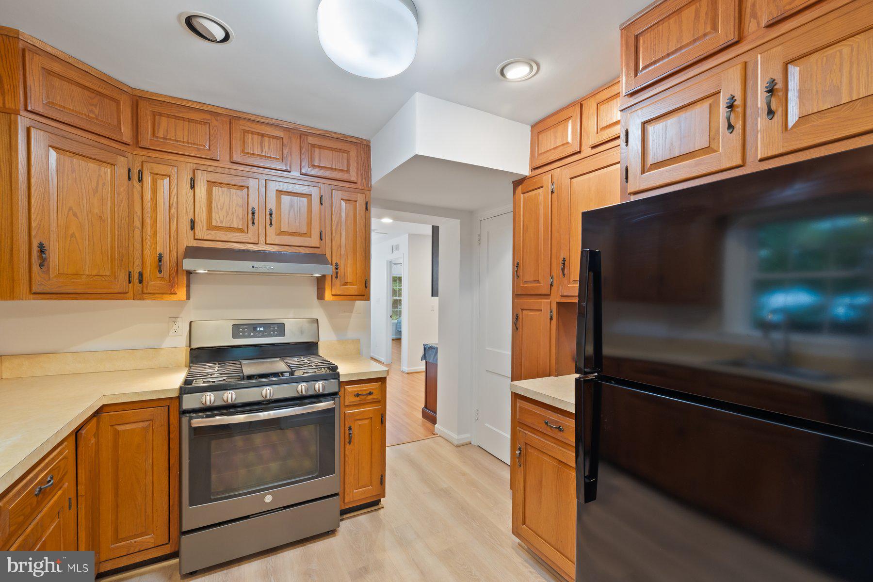 10402 Hayes Avenue Silver Spring, MD 20902 - Photo 8 of 45 Kitchen