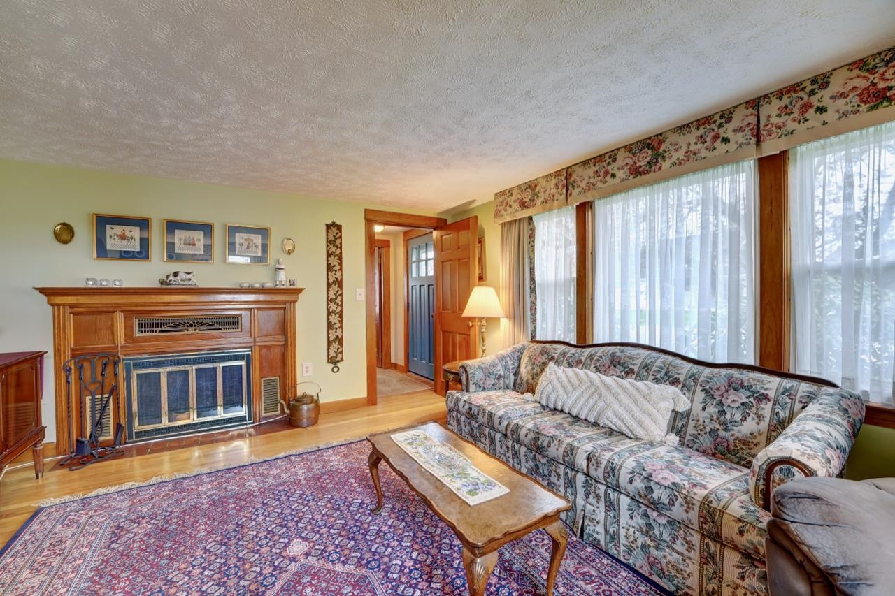 35 Rockingham Avenue Portsmouth, NH 03801 - Photo 3 of 31