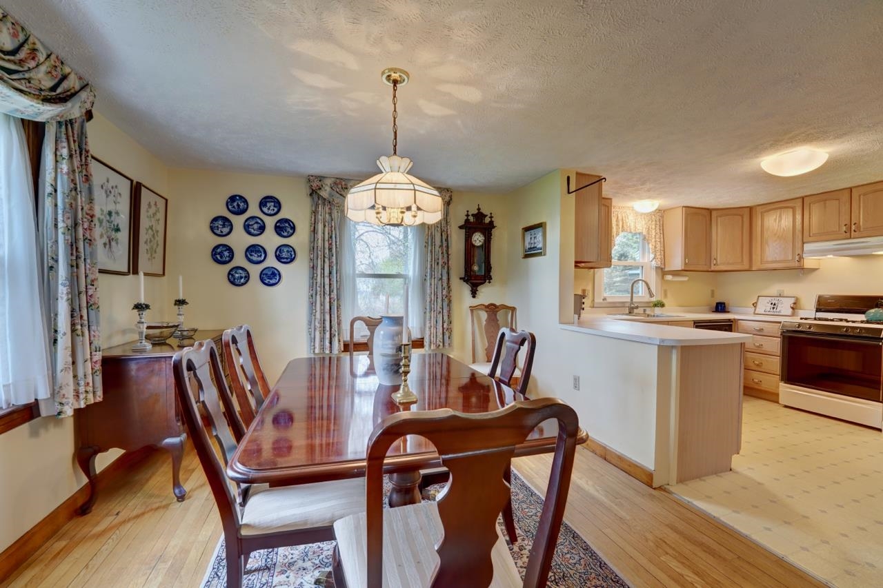 35 Rockingham Avenue Portsmouth, NH 03801 - Photo 7 of 31
