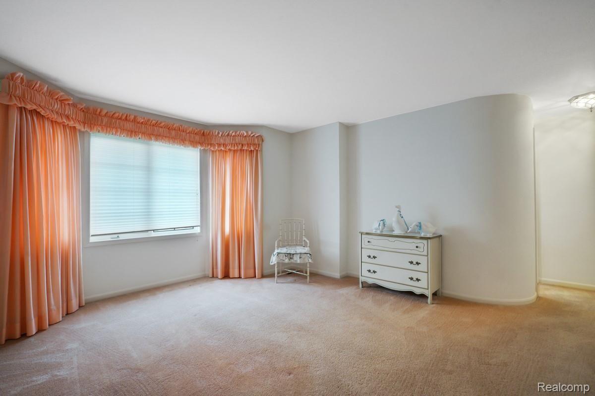 1023 Stony Pointe Boulevard Rochester, MI 48307 - Photo 25 of 43 Upstairs bedroom