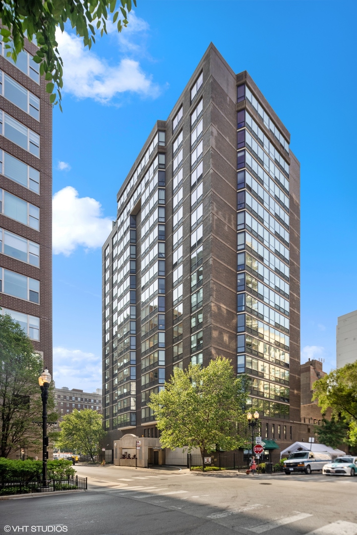 21 West Goethe Street, Unit 8DE Chicago, IL 60610 - Photo 1 of 22 a front view of a building