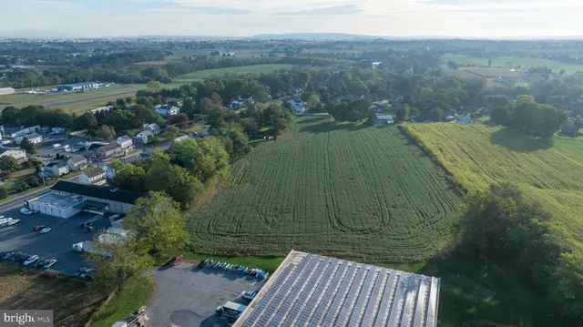 a view of a back yard of the house