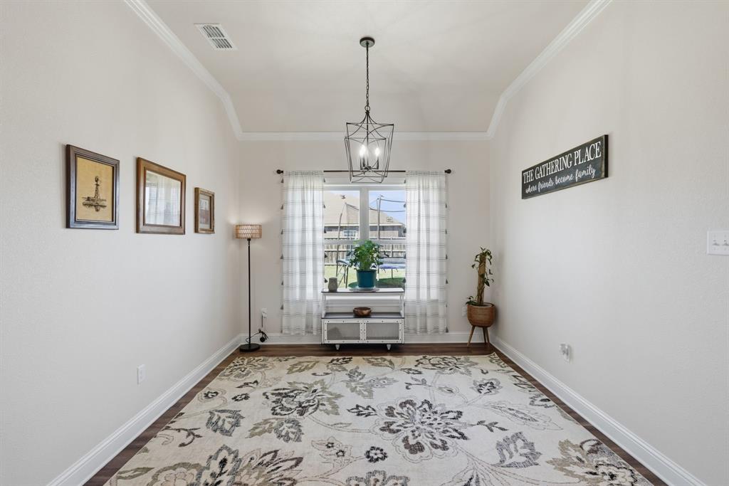 3302 Shelby Road Abilene, TX 79606 - Photo 12 of 29 a very nice looking room with a window
