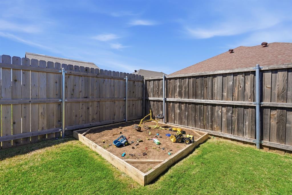 3302 Shelby Road Abilene, TX 79606 - Photo 28 of 29 a view of a backyard with wooden fence
