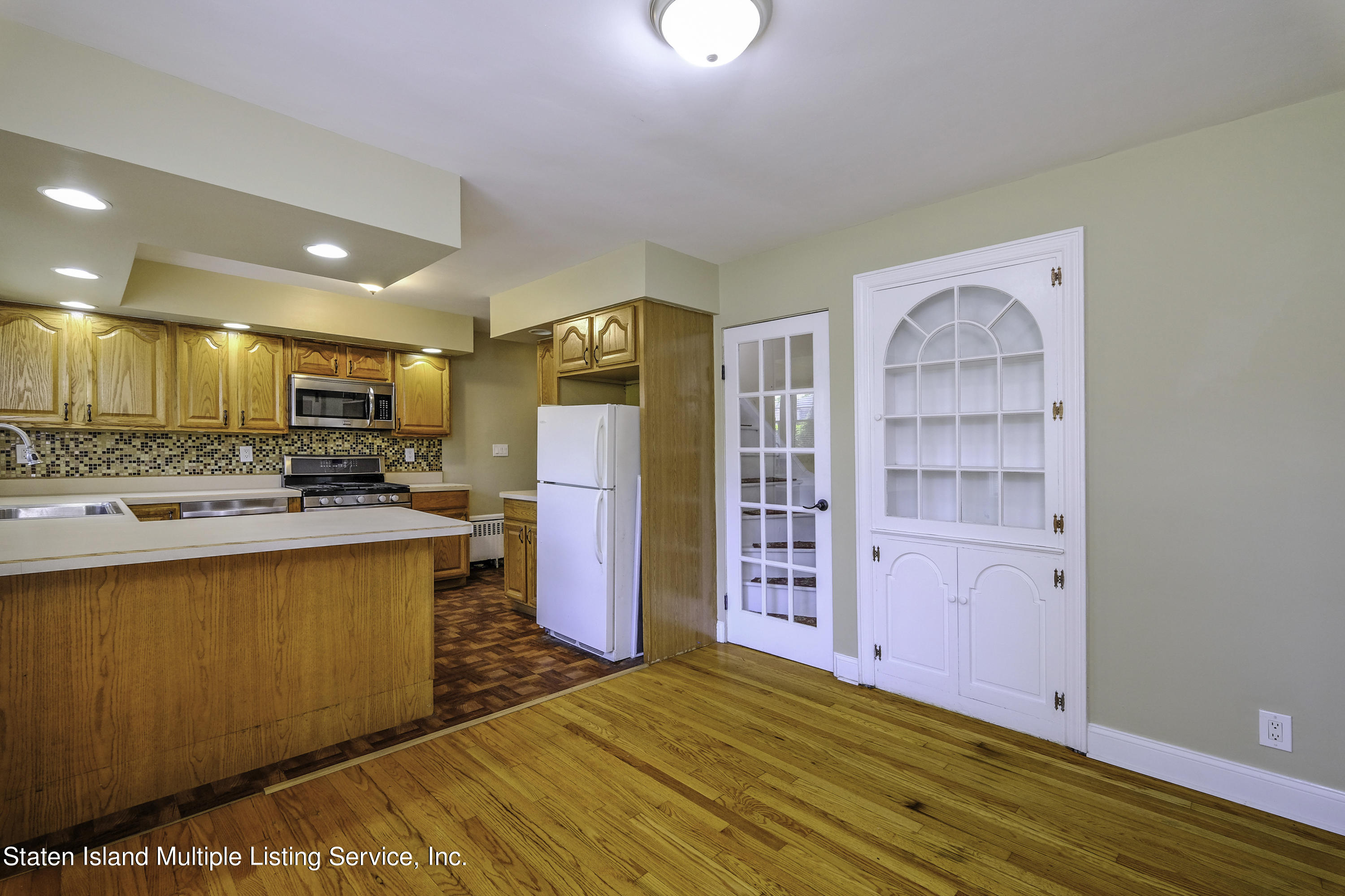 21 Lakeland Road Staten Island, NY 10314 - Photo 3 of 22 ' 21 Lakeland Rd Staten Island, NY 10314