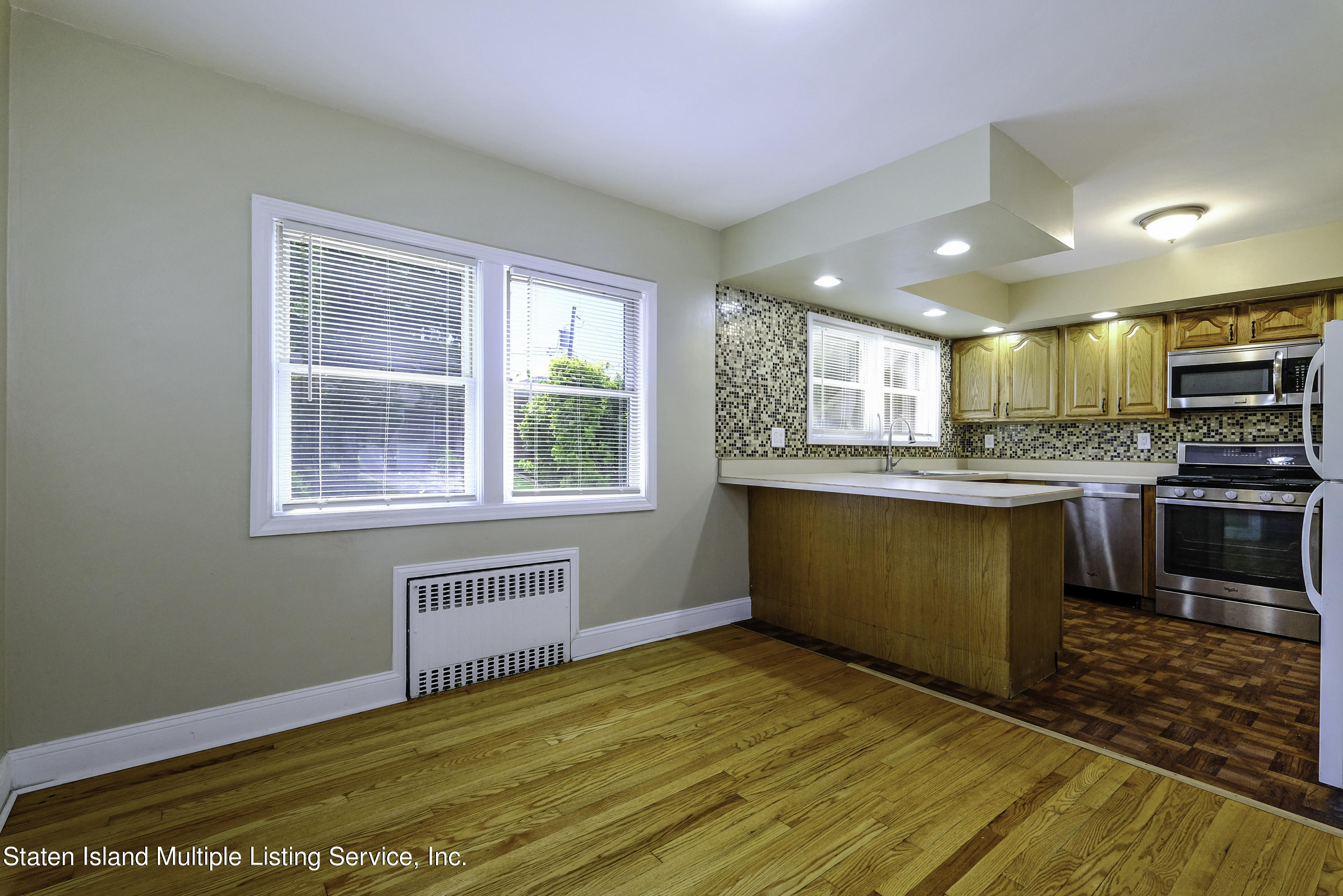 21 Lakeland Road Staten Island, NY 10314 - Photo 4 of 22 ' 21 Lakeland Rd Staten Island, NY 10314
