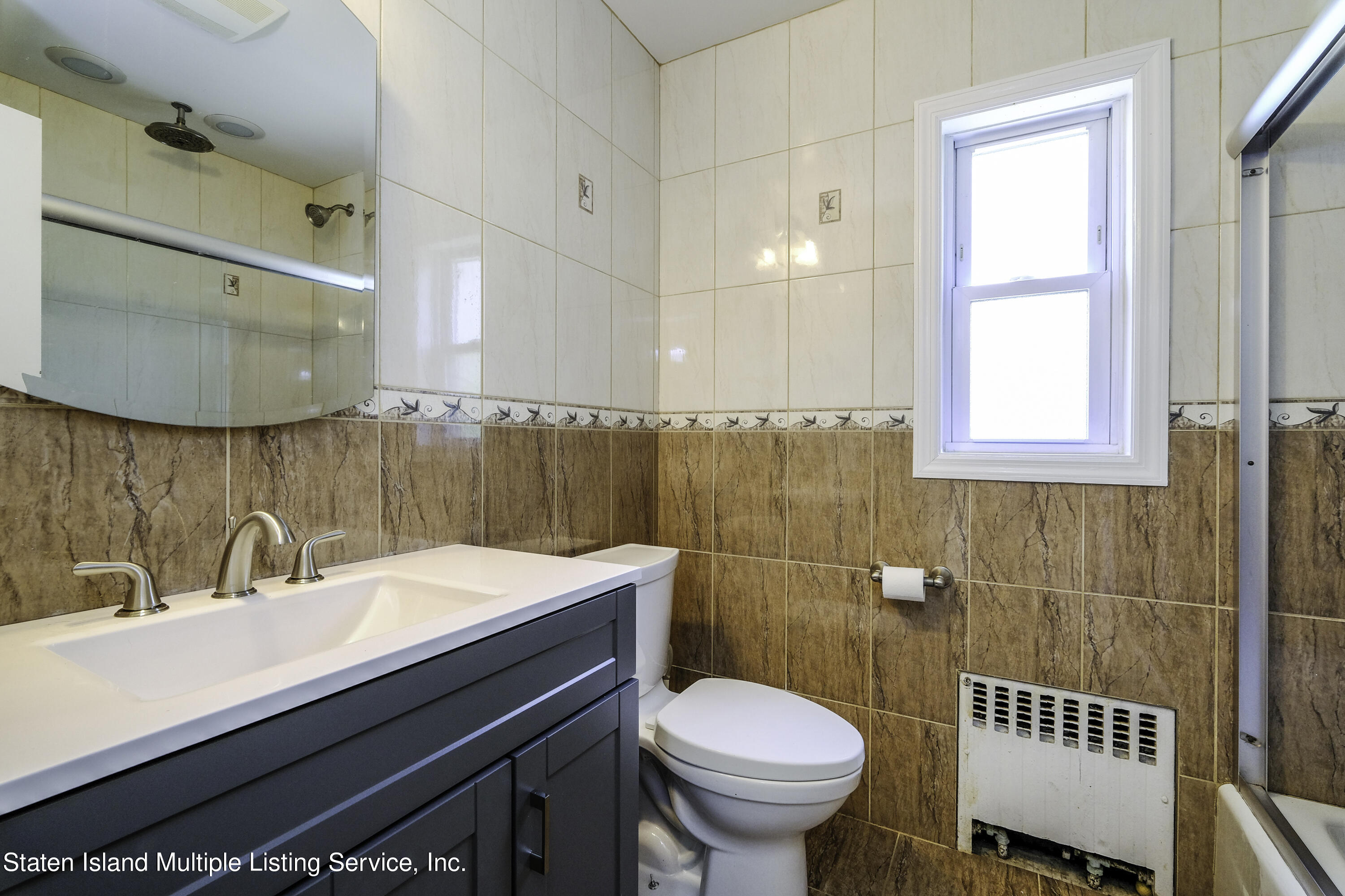 21 Lakeland Road Staten Island, NY 10314 - Photo 7 of 22 ' 21 Lakeland Rd Staten Island, NY 10314