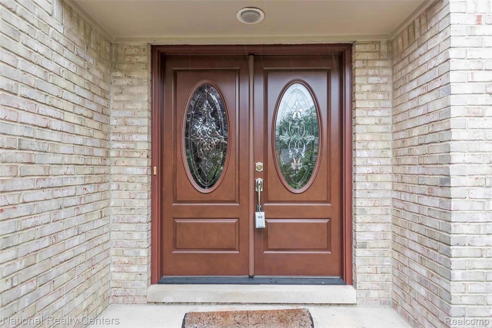 755 Stanford Circle Rochester, MI 48309 - Photo 5 of 47 755-Stanford-Cr-Rochester-Hills-MI-5.jpg