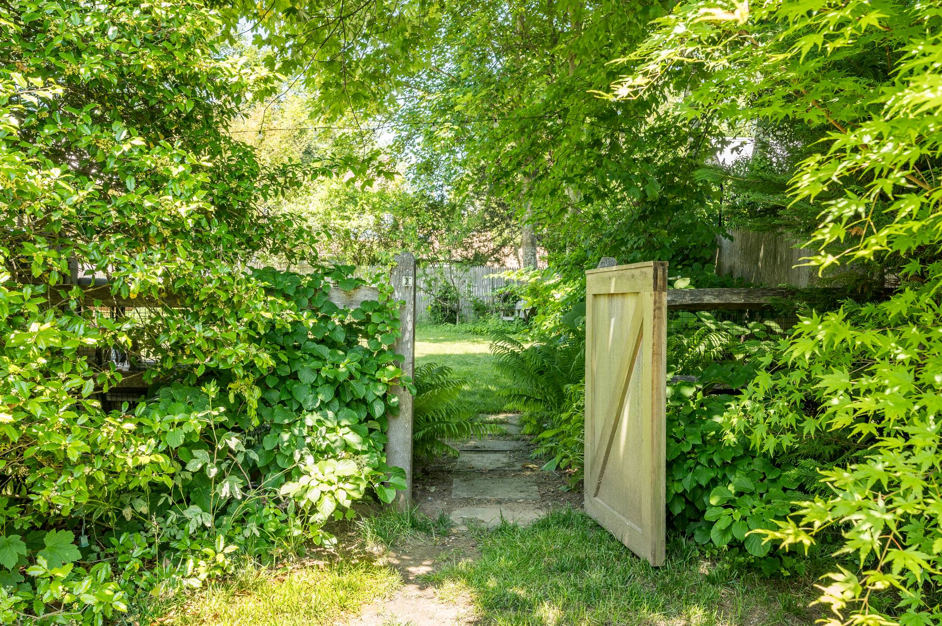 8 Collins Avenue East Hampton, NY 11937 - Photo 26 of 33 a backyard of a house with lots of green space