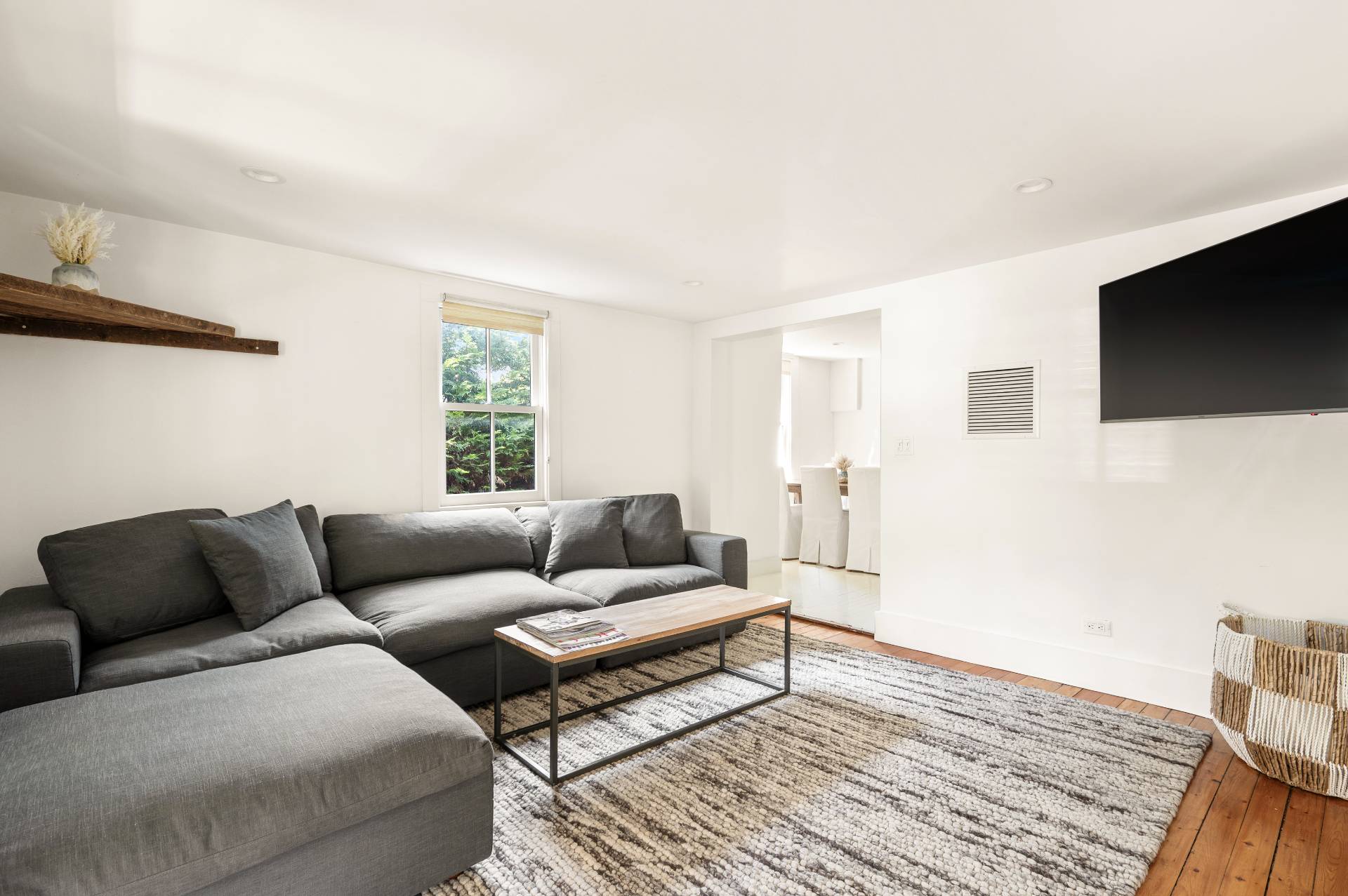 8 Collins Avenue East Hampton, NY 11937 - Photo 28 of 33 a living room with furniture and a flat screen tv