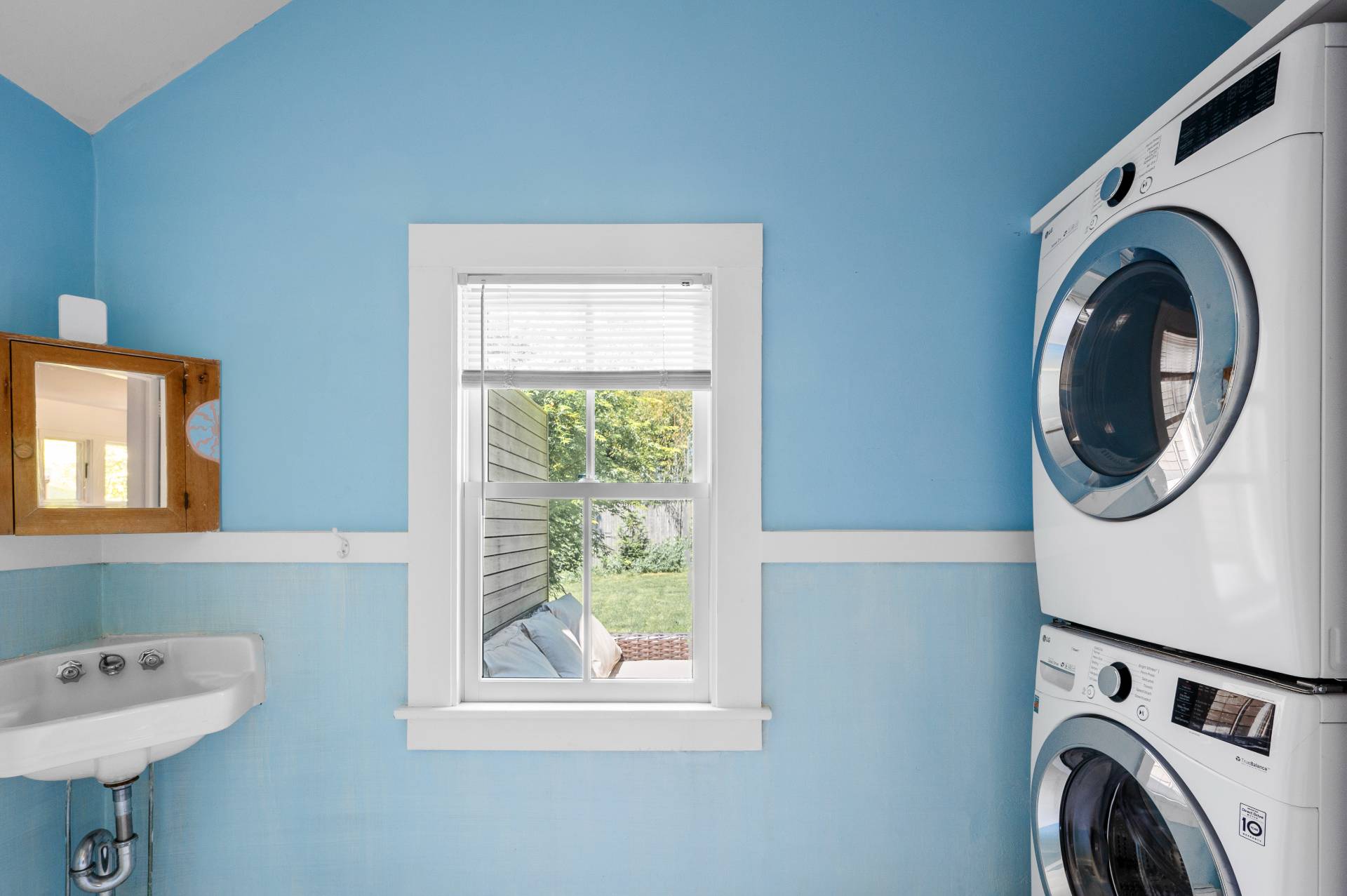 8 Collins Avenue East Hampton, NY 11937 - Photo 3 of 33 a utility room with dryer and washer