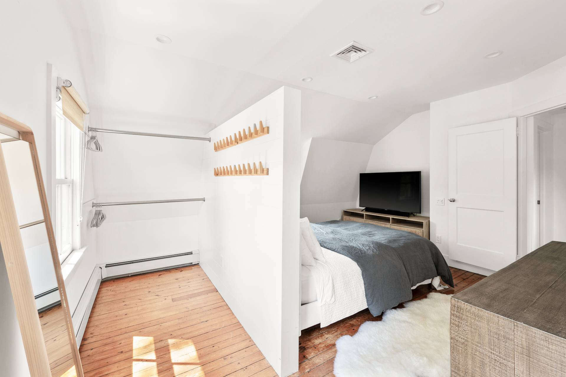 8 Collins Avenue East Hampton, NY 11937 - Photo 5 of 33 a bedroom with a bed and a flat screen tv
