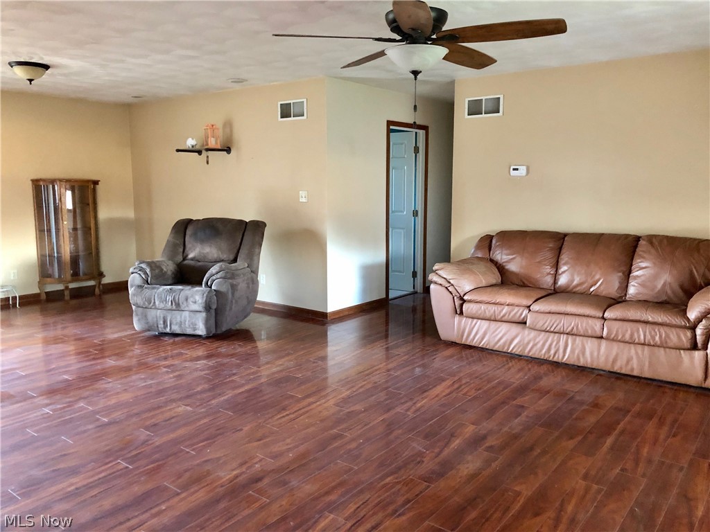 53003 Farmington Road Bridgeport, OH 43912 - Photo 3 of 29 Gallery Image 3