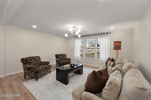 $449,900 | 124 Moorewood Drive, Jackson, TN 38305