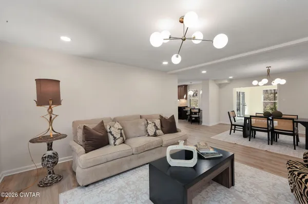 $449,900 | 124 Moorewood Drive, Jackson, TN 38305