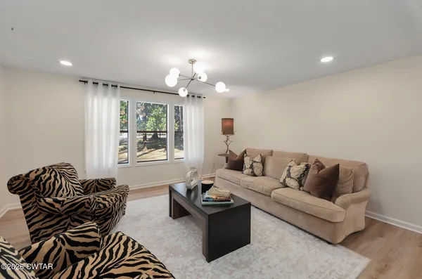 $449,900 | 124 Moorewood Drive, Jackson, TN 38305