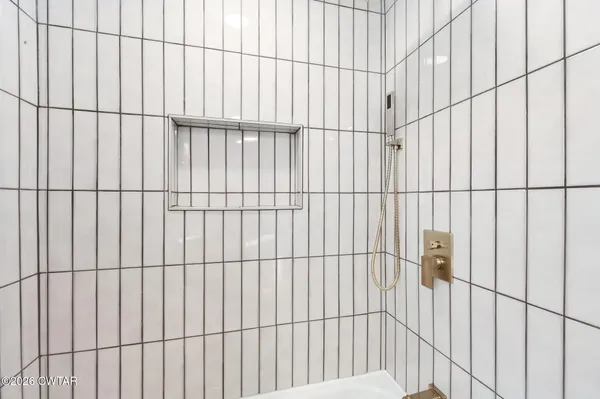 $449,900 | 124 Moorewood Drive, Jackson, TN 38305