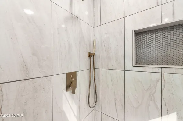 $449,900 | 124 Moorewood Drive, Jackson, TN 38305