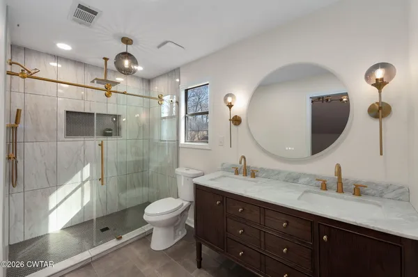 $449,900 | 124 Moorewood Drive, Jackson, TN 38305