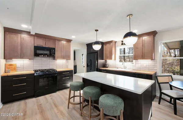 $449,900 | 124 Moorewood Drive, Jackson, TN 38305