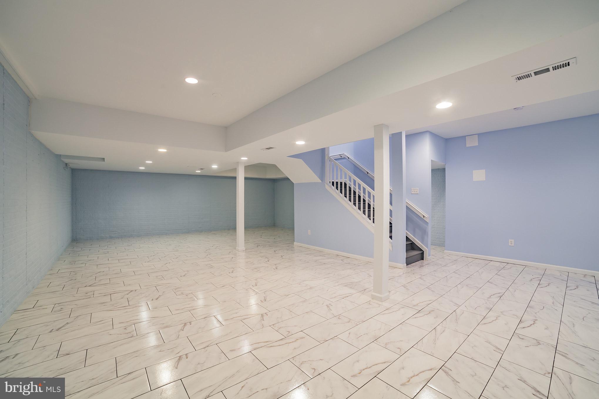 320 W Road Baltimore, MD 21221 - Photo 27 of 30 a view of an empty room