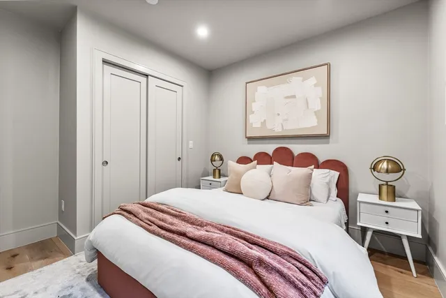 a view of a livingroom with furniture