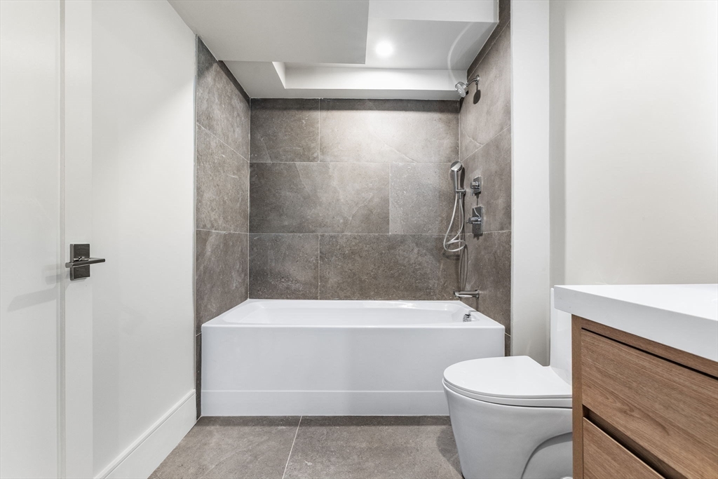 300 Franklin Street, Unit 1 Cambridge, MA 02139 - Photo 33 of 38 a bathroom with a bathtub and a toilet