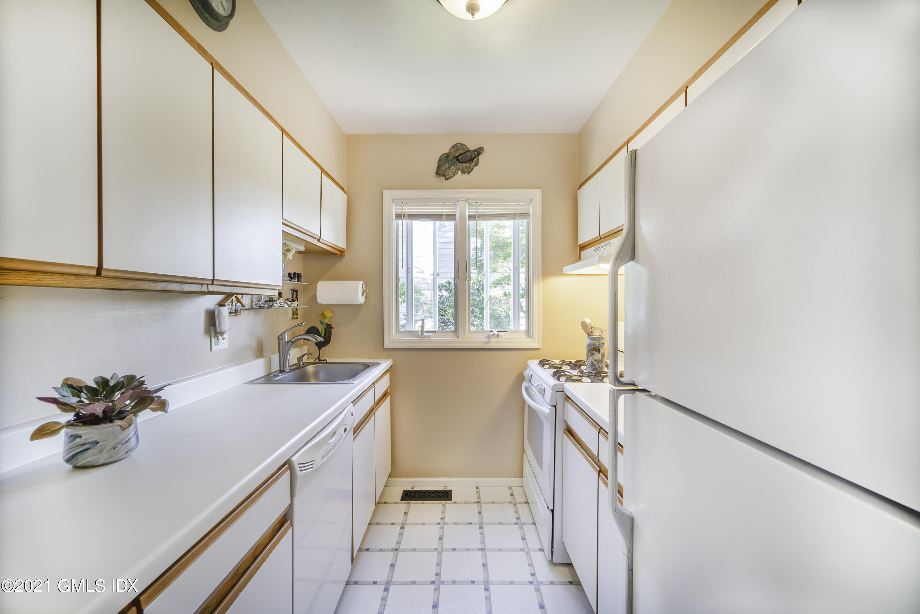 98 Valley Road, Unit 15 Cos Cob, CT 06807 - Photo 10 of 24 DSC08361