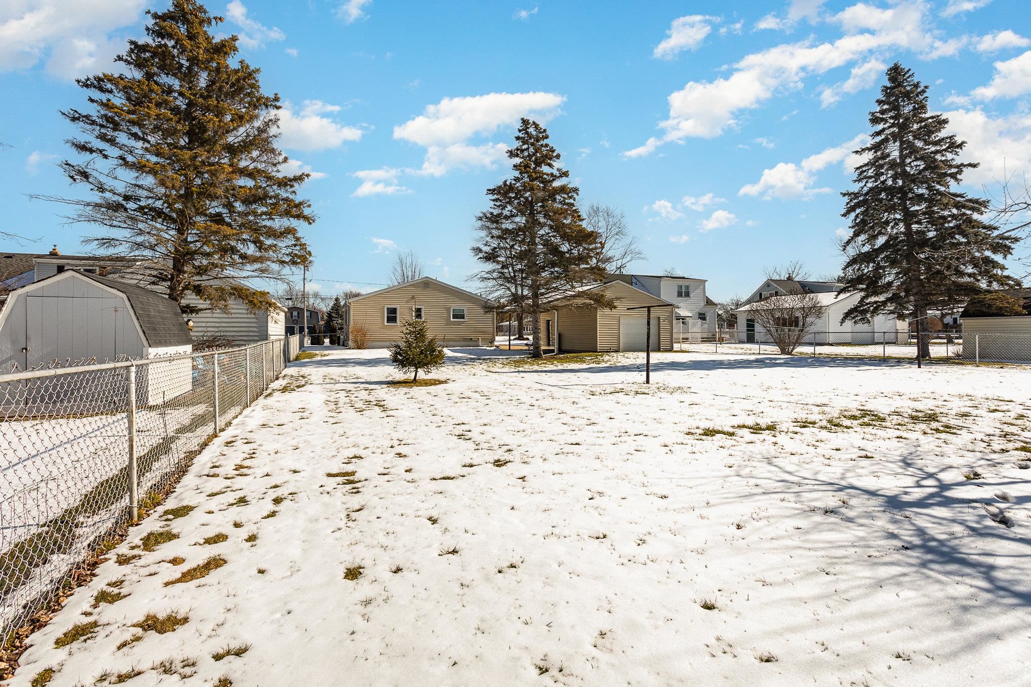 82 South Trumbull Road Bay City, MI 48708 - Photo 6 of 29 50134067-15d5784b-ede8-47c5-b263-0bdd09c7cf3b.JPG