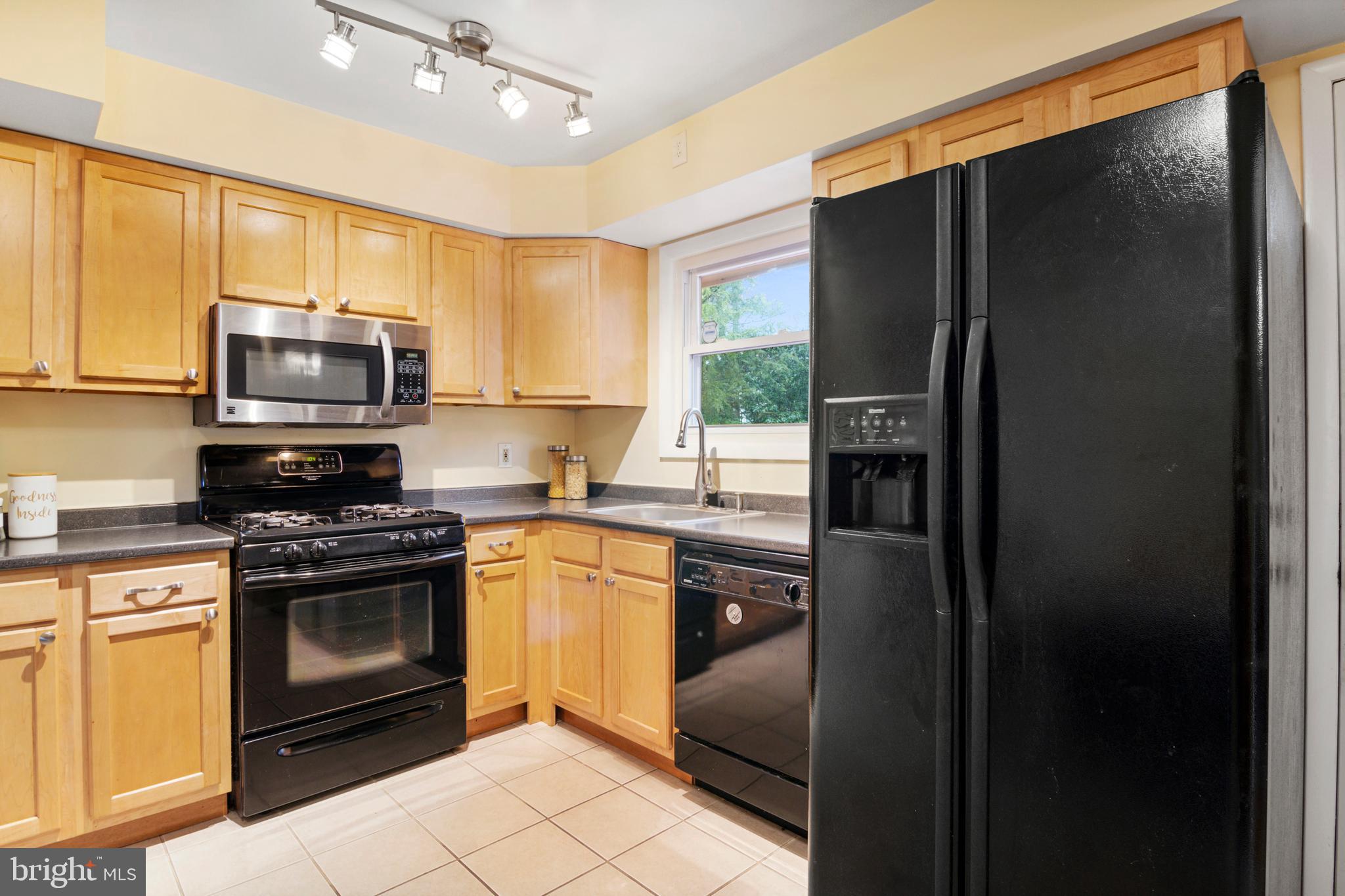 5409 Manorfield Road Rockville, MD 20853 - Photo 12 of 51 Kitchen (upper level)