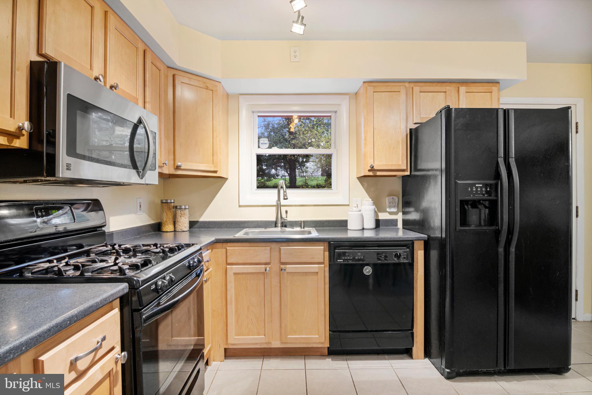 5409 Manorfield Road Rockville, MD 20853 - Photo 14 of 51 Kitchen (upper level)