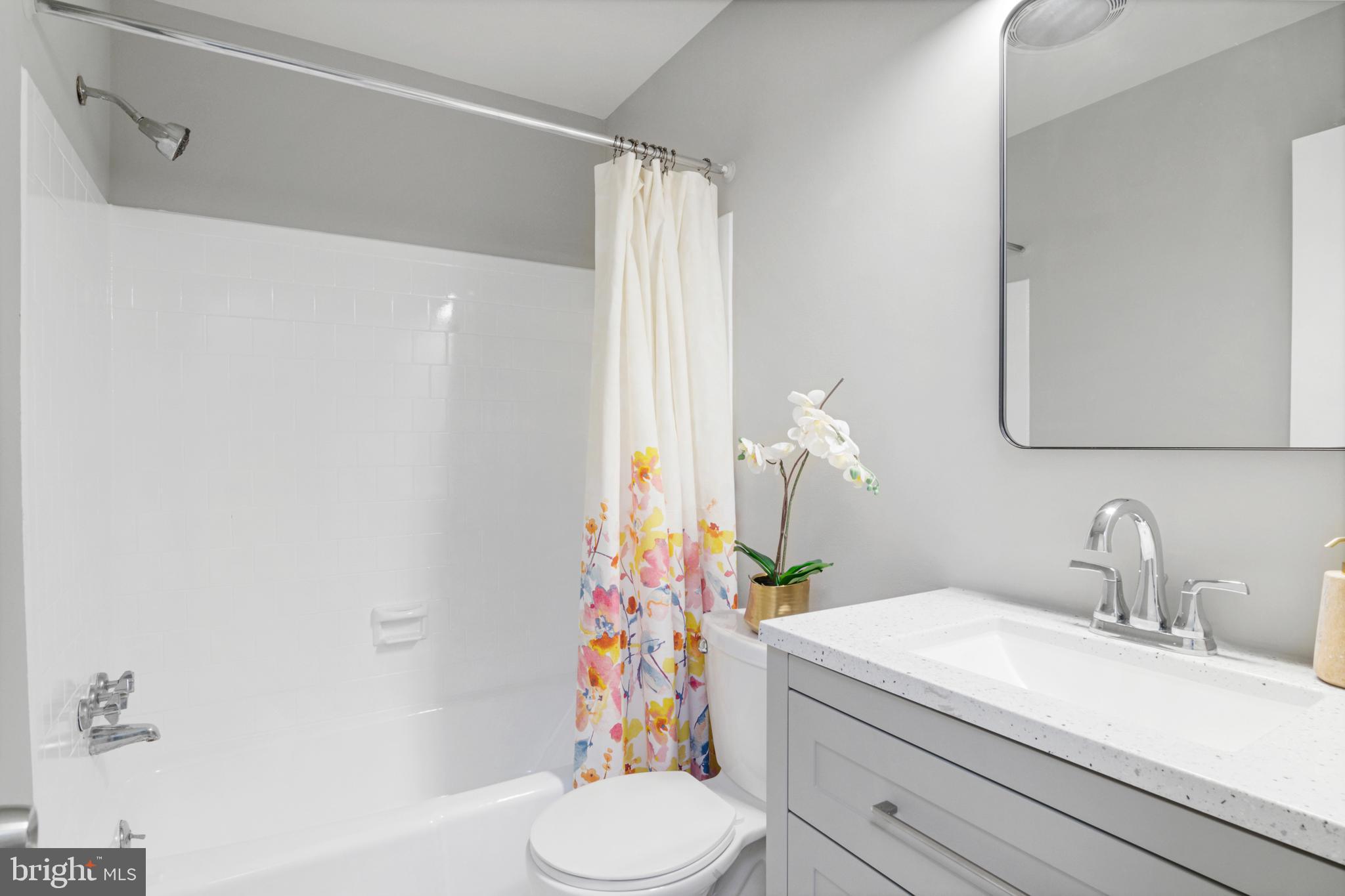 5409 Manorfield Road Rockville, MD 20853 - Photo 40 of 51 Bathroom 2 - Common (upper level)