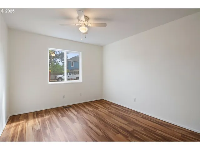 $379,900 | 306 Southeast Pine Street, Albany, OR 97321