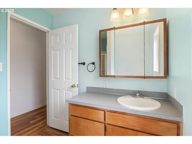 $379,900 | 306 Southeast Pine Street, Albany, OR 97321