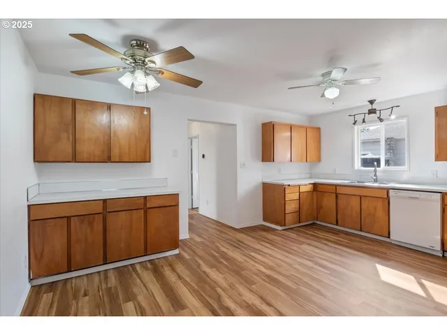 $379,900 | 306 Southeast Pine Street, Albany, OR 97321