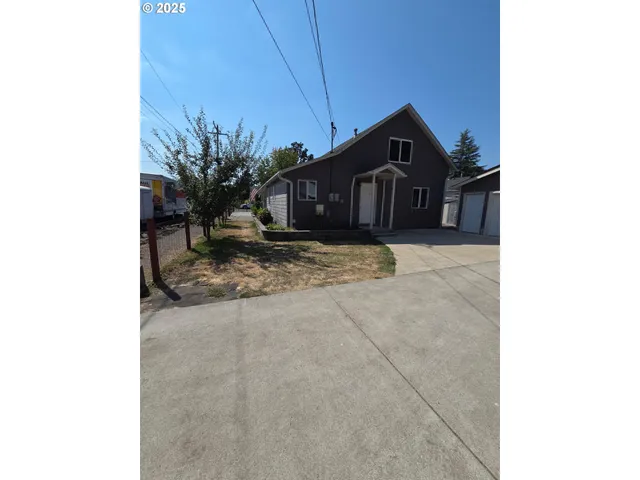 $379,900 | 306 Southeast Pine Street, Albany, OR 97321