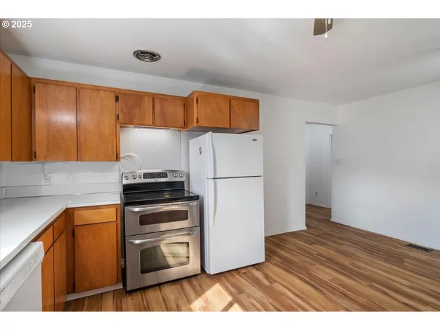 $379,900 | 306 Southeast Pine Street, Albany, OR 97321