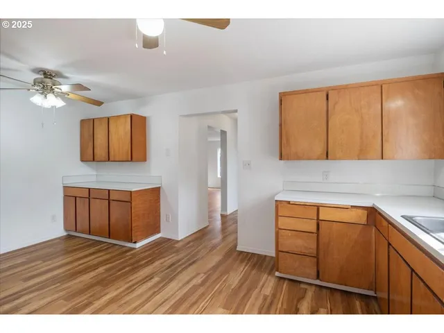 $379,900 | 306 Southeast Pine Street, Albany, OR 97321