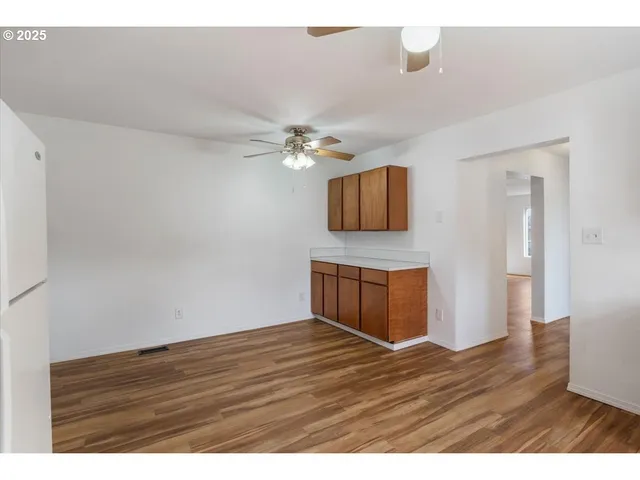 $379,900 | 306 Southeast Pine Street, Albany, OR 97321