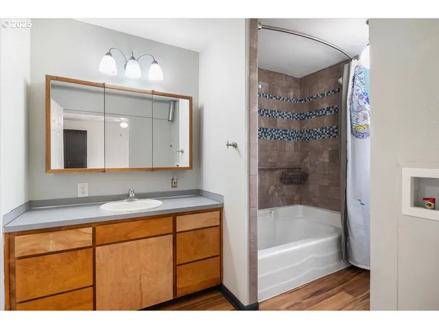 $379,900 | 306 Southeast Pine Street, Albany, OR 97321