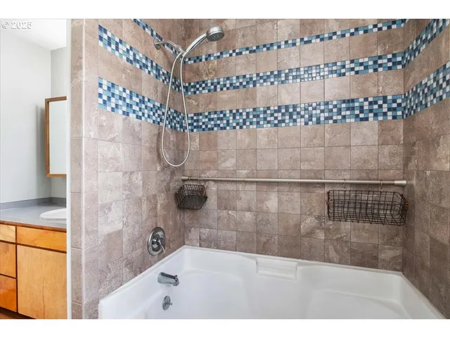 $379,900 | 306 Southeast Pine Street, Albany, OR 97321