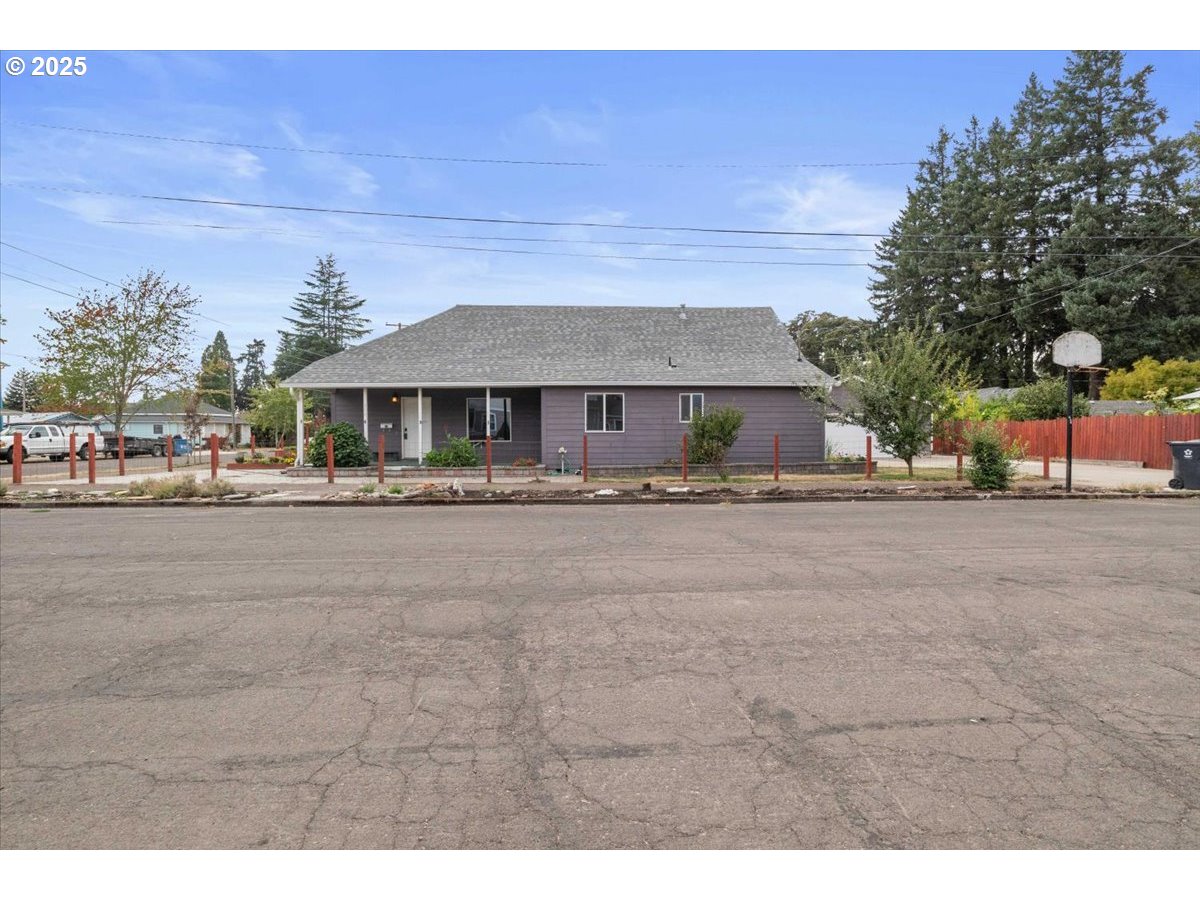 306 Southeast Pine Street Albany, OR 97321 - Photo 6 of 44