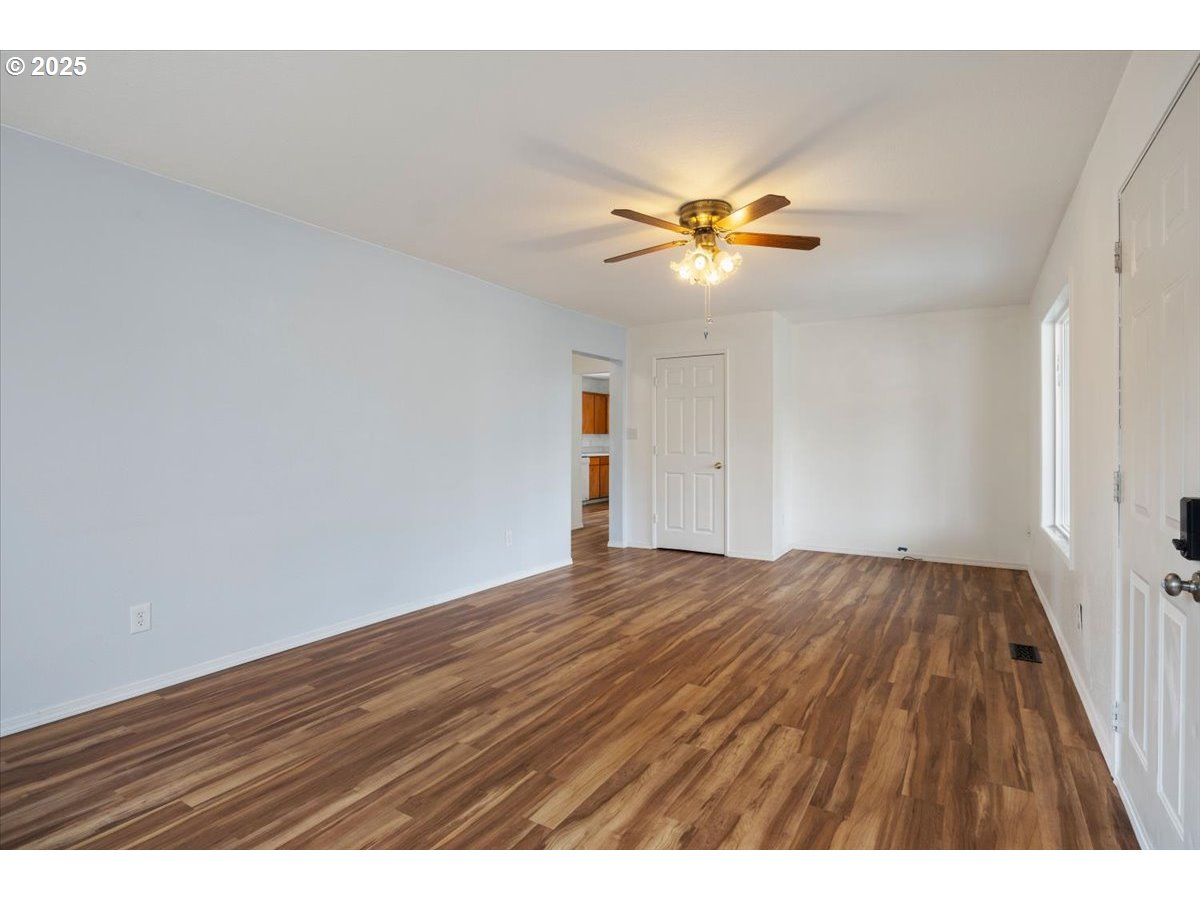 306 Southeast Pine Street Albany, OR 97321 - Photo 7 of 44