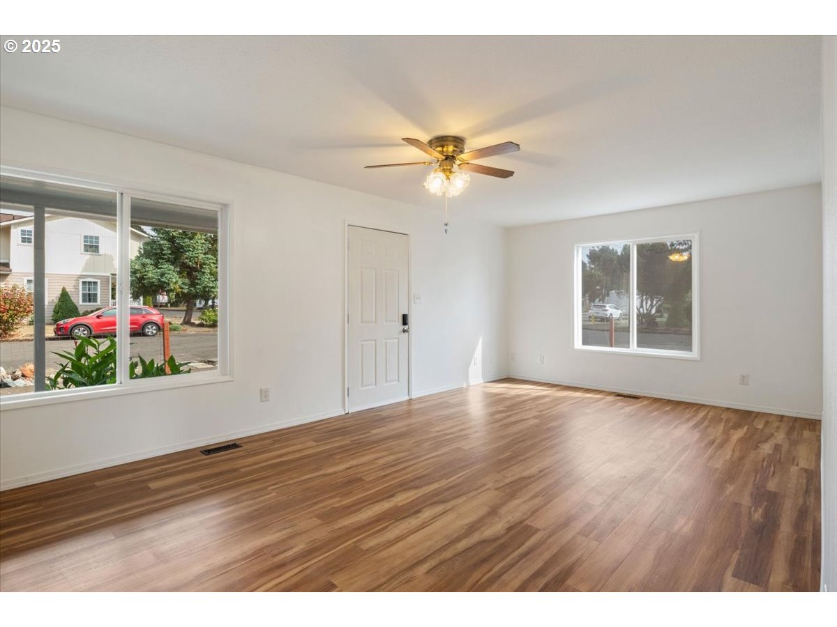 306 Southeast Pine Street Albany, OR 97321 - Photo 9 of 44