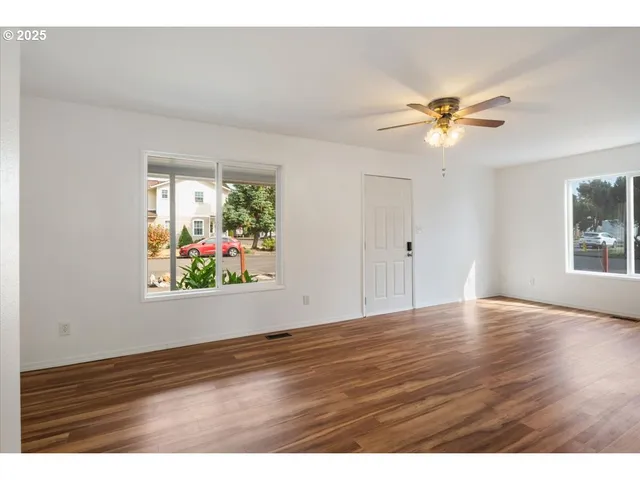 $379,900 | 306 Southeast Pine Street, Albany, OR 97321