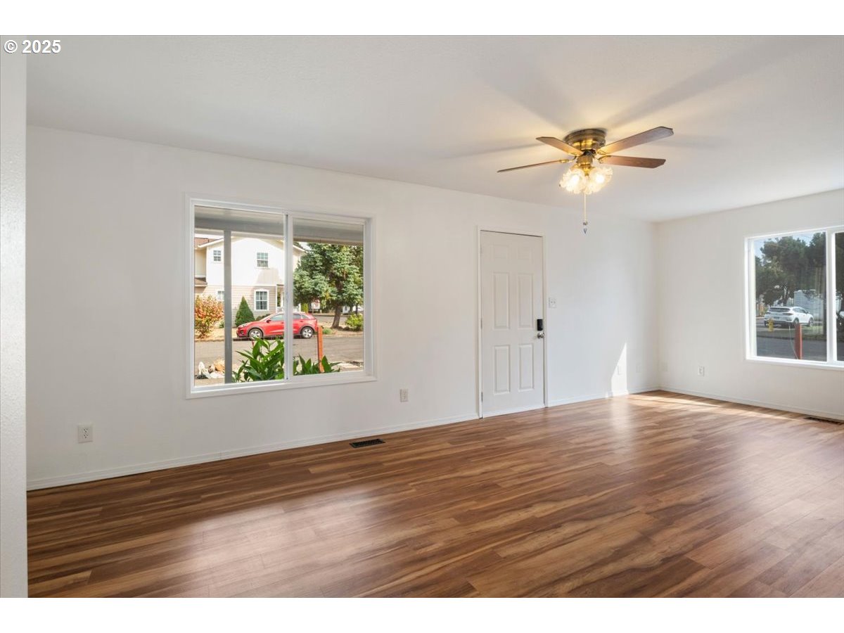 306 Southeast Pine Street Albany, OR 97321 - Photo 10 of 44