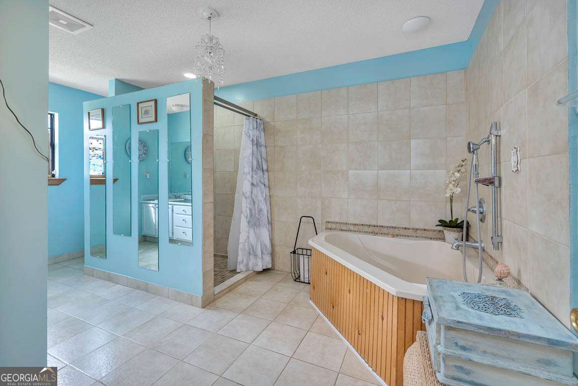 220 Chickasaw Road Hoboken, GA 31542 - Photo 49 of 55 a spacious bathroom with a tub shower and sink
