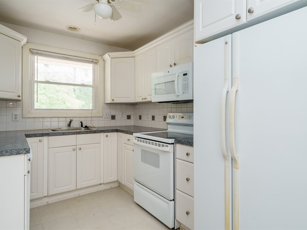 2952 Claremont Road Raleigh, NC 27608 - Photo 7 of 21 Kitchen